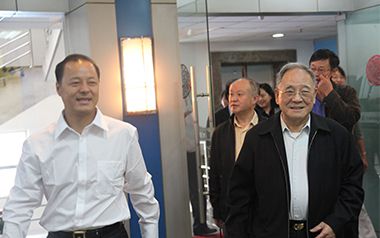 原國家機(jī)械工業(yè)部部長何光遠(yuǎn)及內(nèi)燃機(jī)專家親臨天厚公司參觀指導(dǎo)